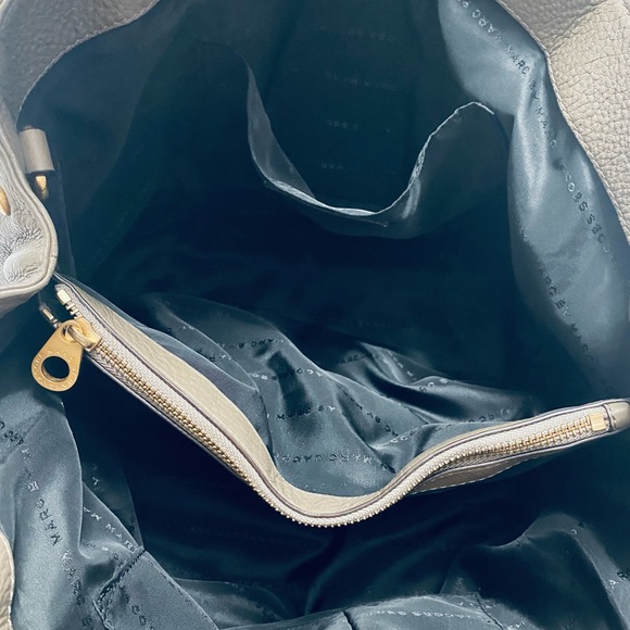 I'm selling two way bag Marc Jacob medium size. - Picture 4 of 5